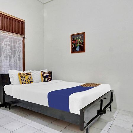 Oyo Life 90539 Taman Borobudur Guest House Syariah Blimbing  Eksteriør billede