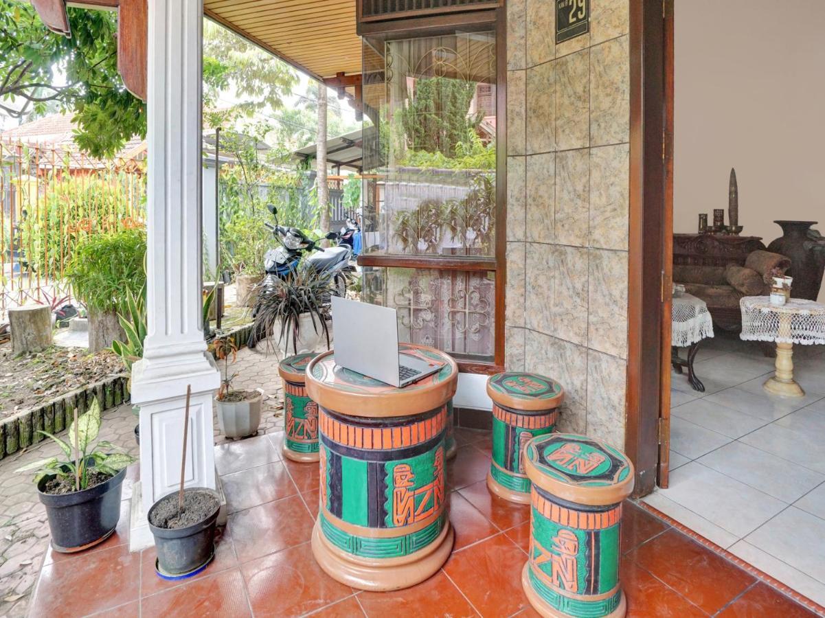 Oyo Life 90539 Taman Borobudur Guest House Syariah Blimbing  Eksteriør billede