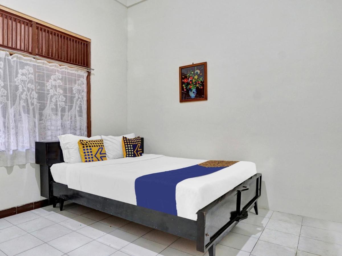 Oyo Life 90539 Taman Borobudur Guest House Syariah Blimbing  Eksteriør billede