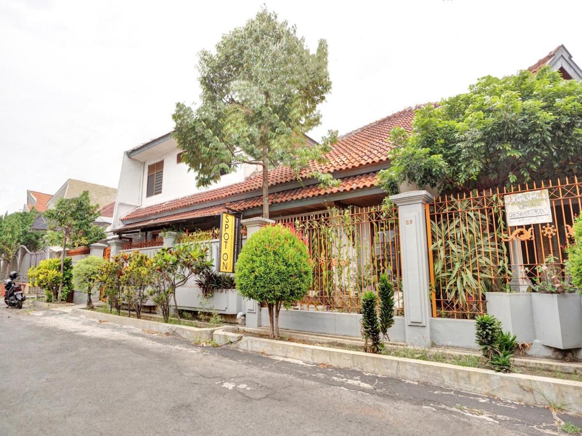 Oyo Life 90539 Taman Borobudur Guest House Syariah Blimbing  Eksteriør billede