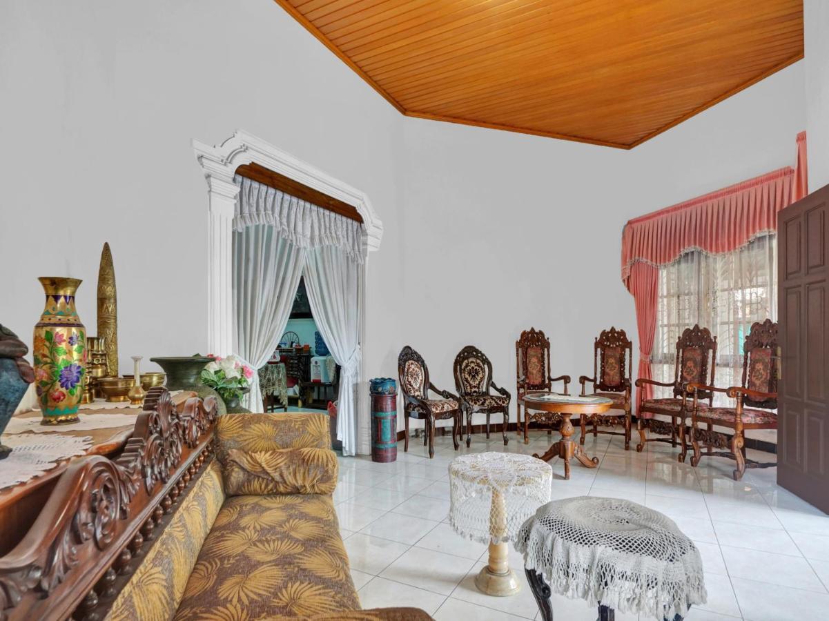 Oyo Life 90539 Taman Borobudur Guest House Syariah Blimbing  Eksteriør billede