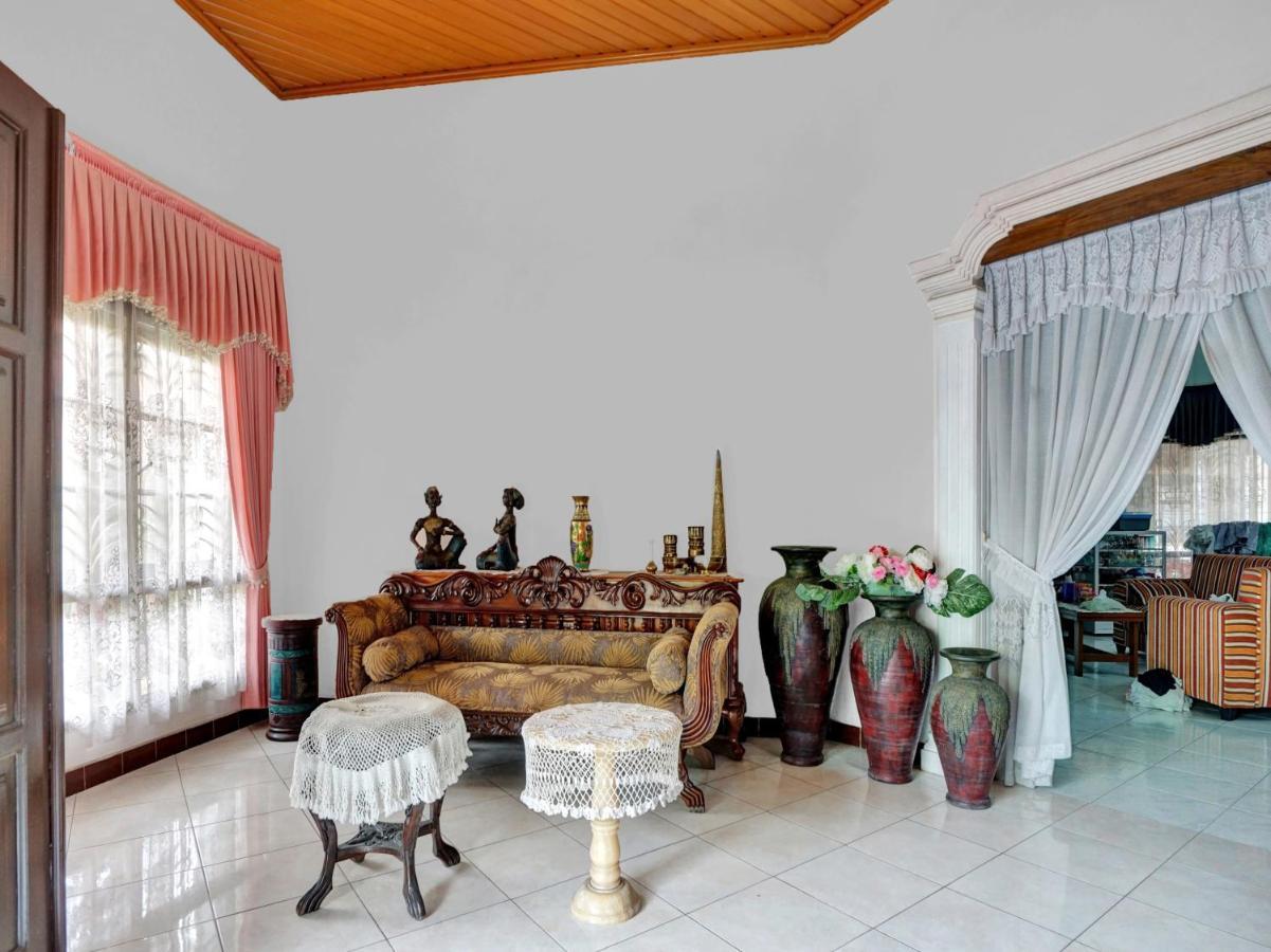 Oyo Life 90539 Taman Borobudur Guest House Syariah Blimbing  Eksteriør billede