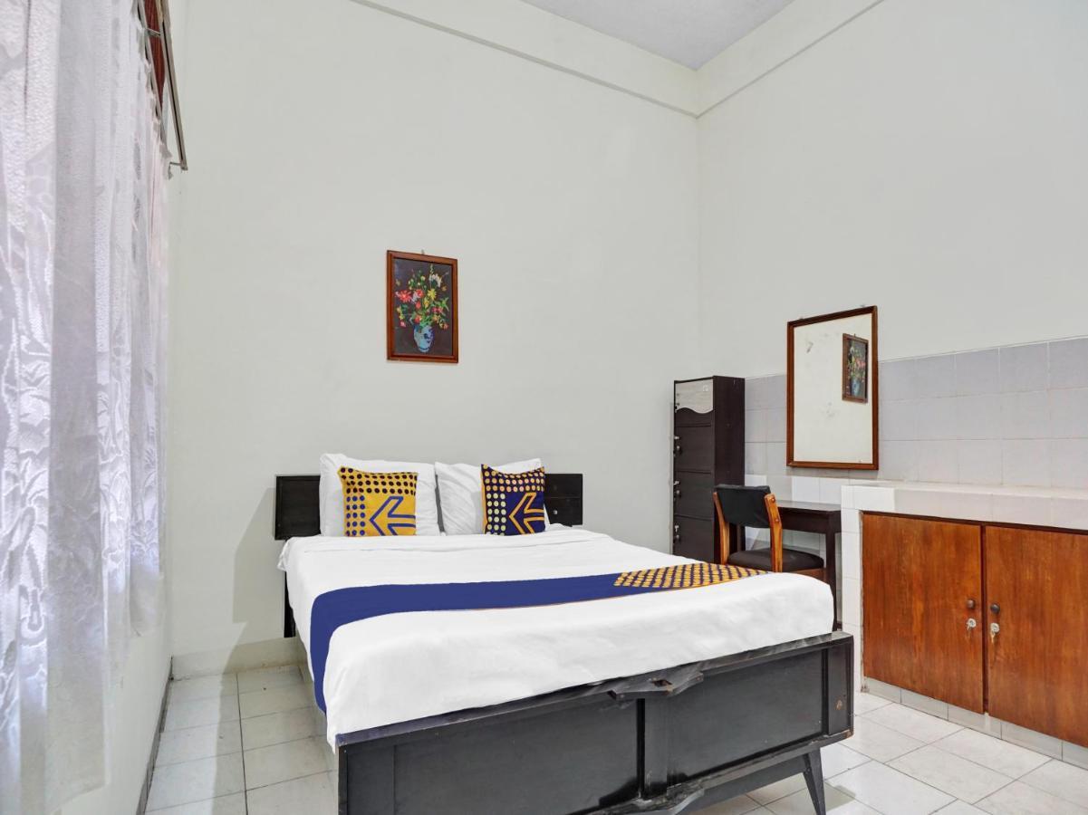 Oyo Life 90539 Taman Borobudur Guest House Syariah Blimbing  Eksteriør billede