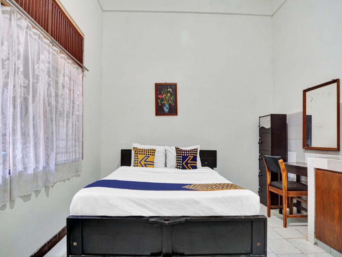 Oyo Life 90539 Taman Borobudur Guest House Syariah Blimbing  Eksteriør billede